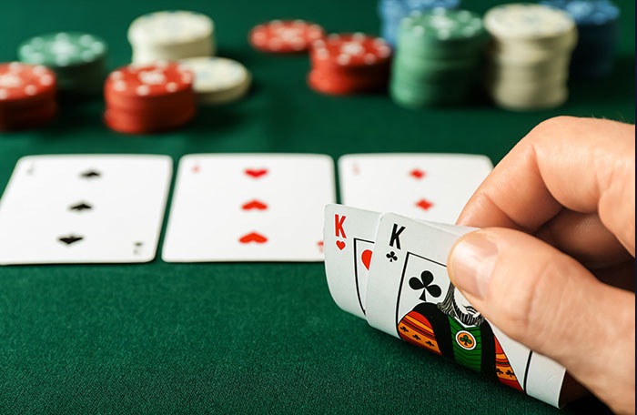 Quy tắc chia bài khi chơi Poker nhà cái SonClub