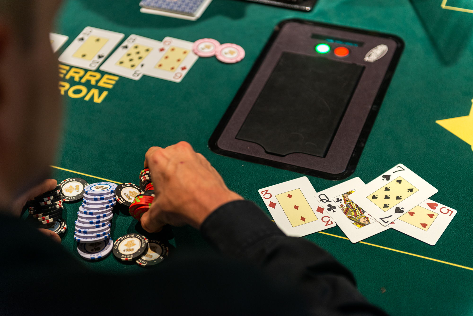 Tính năng độc đáo khi chơi Poker nhà cái SonClub